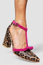 Leontina™ | Sandálias verdes com padrão leopardo e detalhe colorido