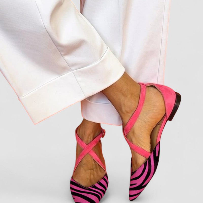 Zarella™ | Sandálias rasas com padrão zebra e tiras cruzadas no tornozelo