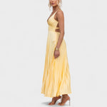 Aby™ | Vestido maxi amarelo plissado com decote em V - | Benedita Lisboa