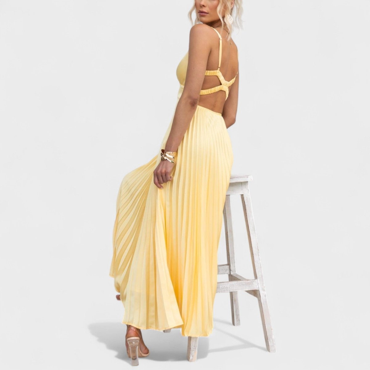 Aby™ | Vestido maxi amarelo plissado com decote em V - | Benedita Lisboa