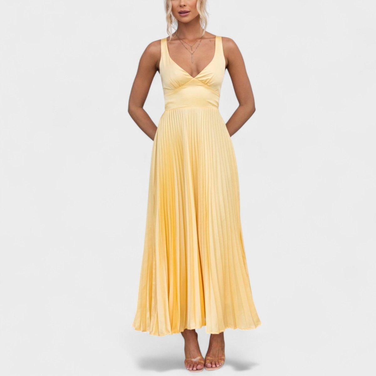 Aby™ | Vestido maxi amarelo plissado com decote em V - | Benedita Lisboa