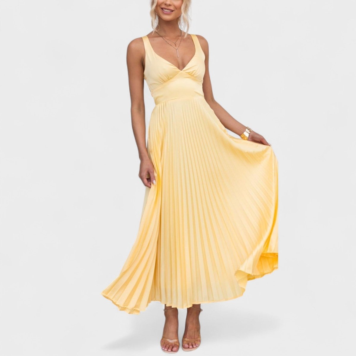 Aby™ | Vestido maxi amarelo plissado com decote em V - | Benedita Lisboa