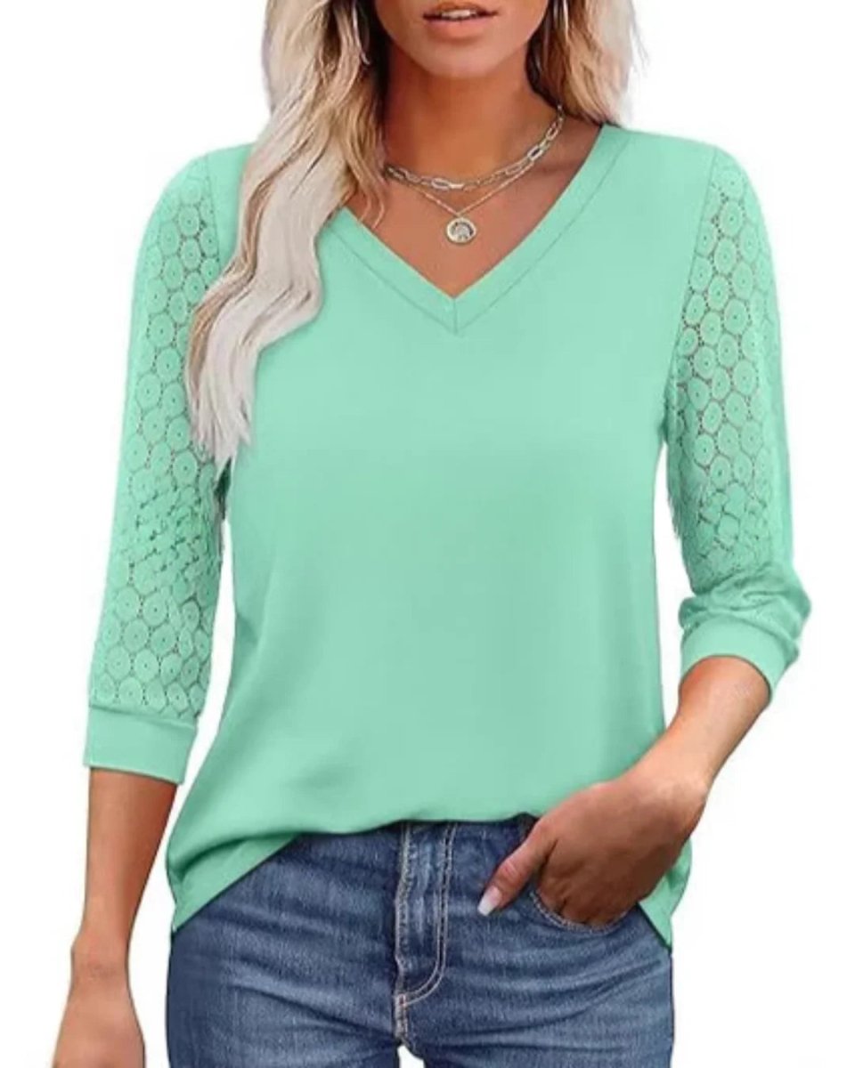 Amélia™ | Blusa com Mangas em Renda e Decote em V Elegante - | Benedita Lisboa