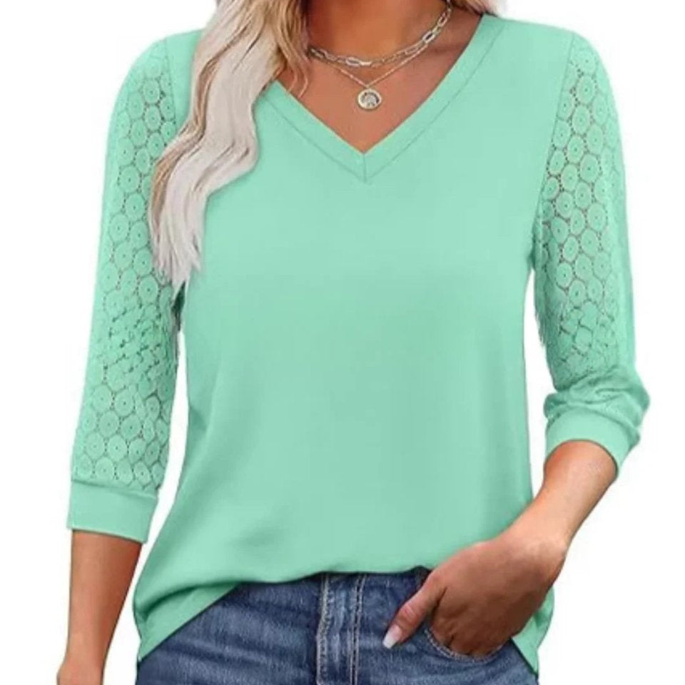 Amélia™ | Blusa com Mangas em Renda e Decote em V Elegante - | Benedita Lisboa