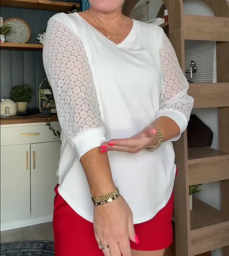 Amélia™ | Blusa com Mangas em Renda e Decote em V Elegante - | Benedita Lisboa