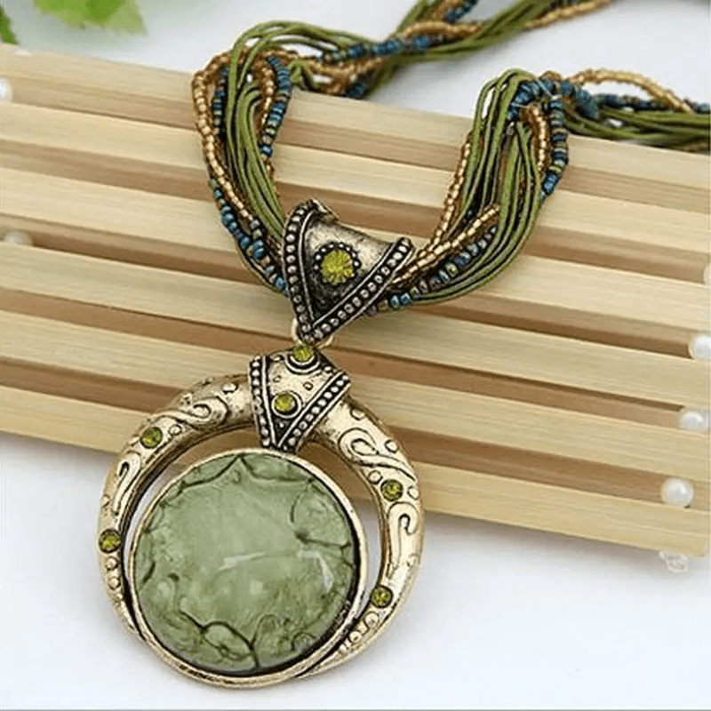 Aurora Colar Elegante Verde e Dourado - Estilo Único - | Benedita Lisboa