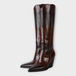 Botas com Design Croco e Salto Elegante - | Benedita Lisboa