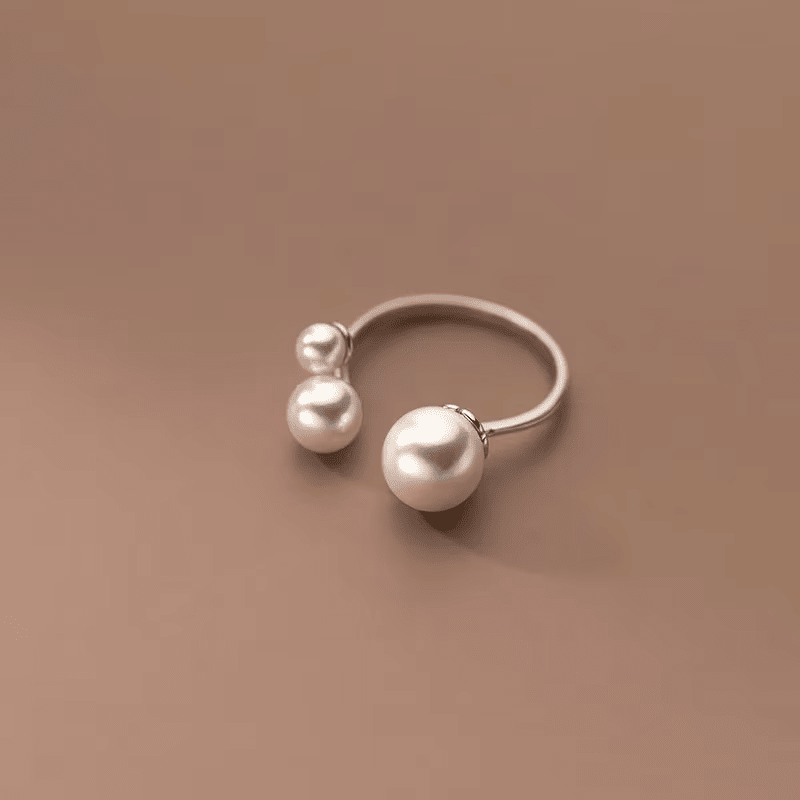 BrilhoNova Anel Triangular Ajustável Pérolas - Elegância - | Benedita Lisboa