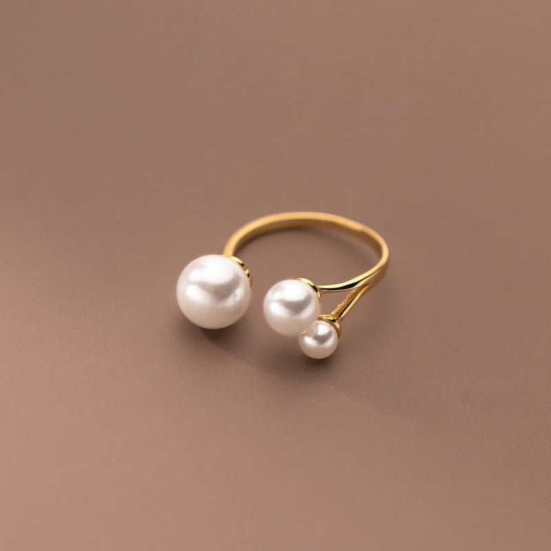 BrilhoNova Anel Triangular Ajustável Pérolas - Elegância - | Benedita Lisboa