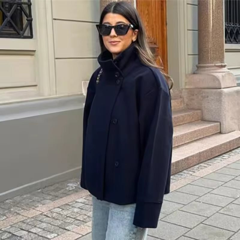 Elise™ | Casaco Curto Luxuoso de Duplo Abotoamento - | Benedita Lisboa
