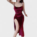 Gabriela™ | Vestido de veludo com fenda lateral - | Benedita Lisboa