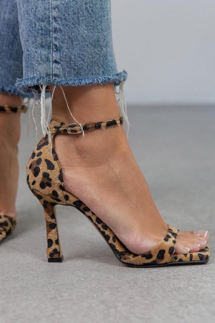 Giulia™ | Sandálias de salto alto com estampado leopardo - | Benedita Lisboa
