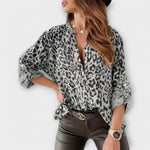 Iara™ | Blusa moderna com estampado leopardo - | Benedita Lisboa
