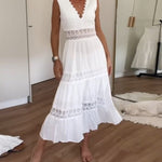 Kim™ | Vestido em Renda com Decote em V - | Benedita Lisboa