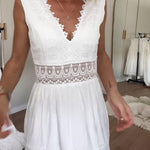 Kim™ | Vestido em Renda com Decote em V - | Benedita Lisboa
