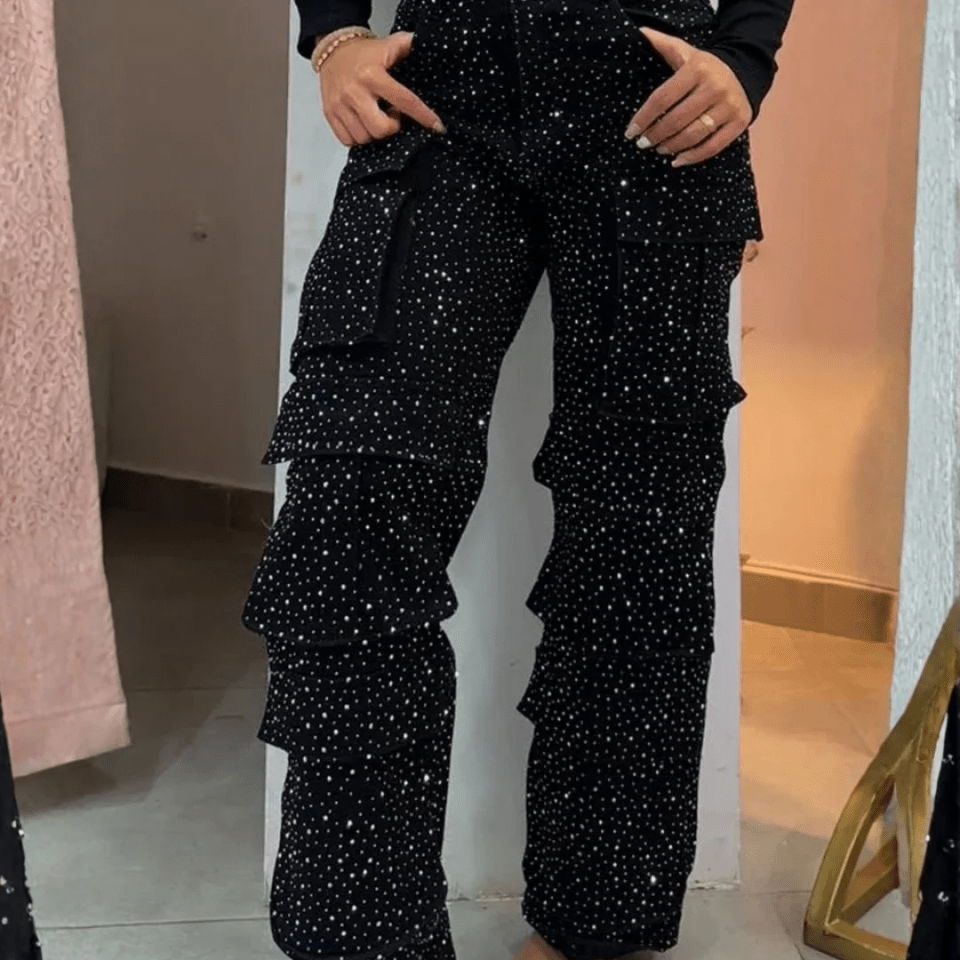 LÍVIA™ | Jeans Cargo com Pedraria Feminino - Calça de ganga com brilhp | Benedita Lisboa