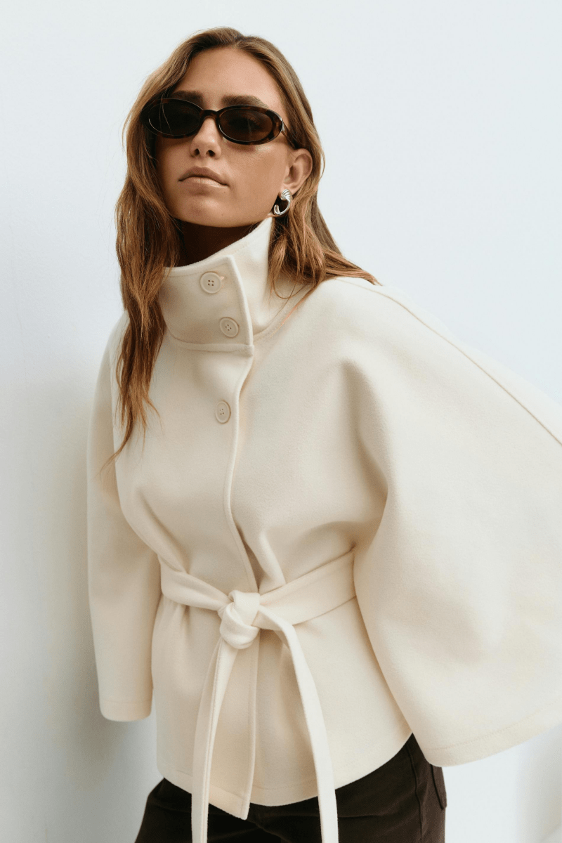 Lusana™ | Casaco elegante com cinto - | Benedita Lisboa