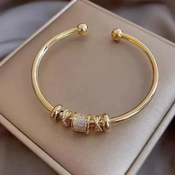 Lux Pulseira Ajustável Elegante com Charms Ouro - Estilo - | Benedita Lisboa