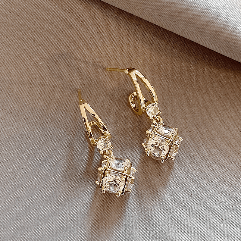 LuzDour Brincos Elegantes com Zircônias em Ouro - Exclusivos - | Benedita Lisboa