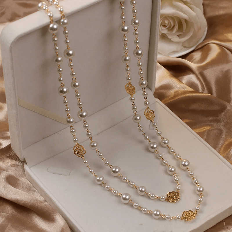Mercedes - Colar Dourado Elegante com Pérolas - | Benedita Lisboa