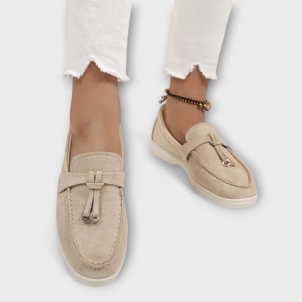 Mocassins Femininos Beiges com Cordão Decorativo - | Benedita Lisboa