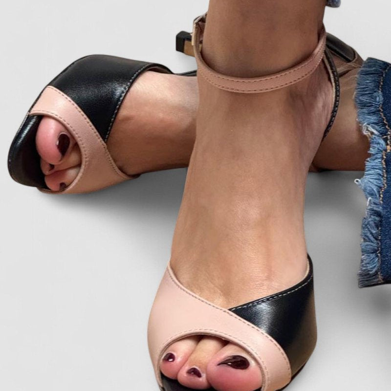 Noirella™ | Sapatos de salto médio com tira no tornozelo - | Benedita Lisboa