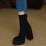 Olga™ | Botas com estilo moderno com o conforto da camurça - | Benedita Lisboa