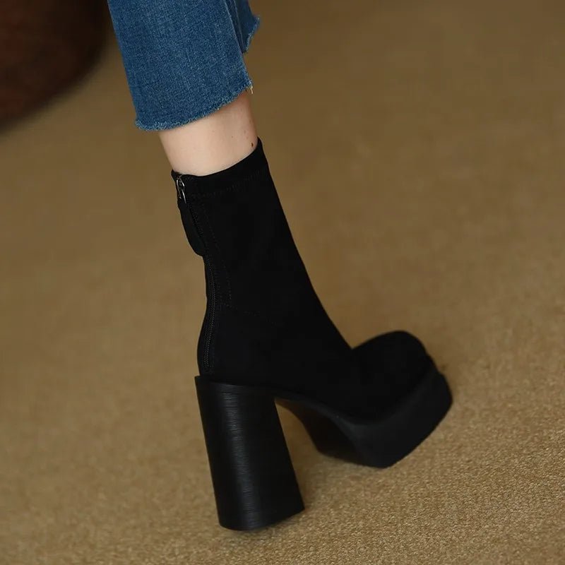 Olga™ | Botas com estilo moderno com o conforto da camurça - | Benedita Lisboa