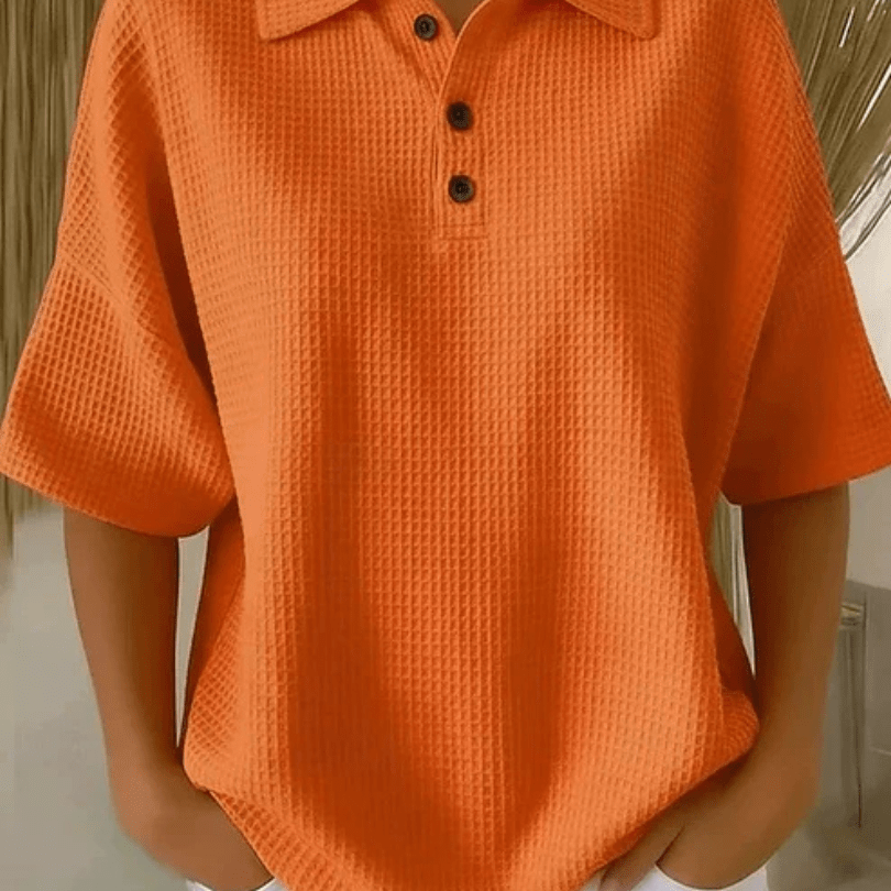 Peggie™ | Blusa Polo Waffle Confortável - Blouse | Benedita Lisboa