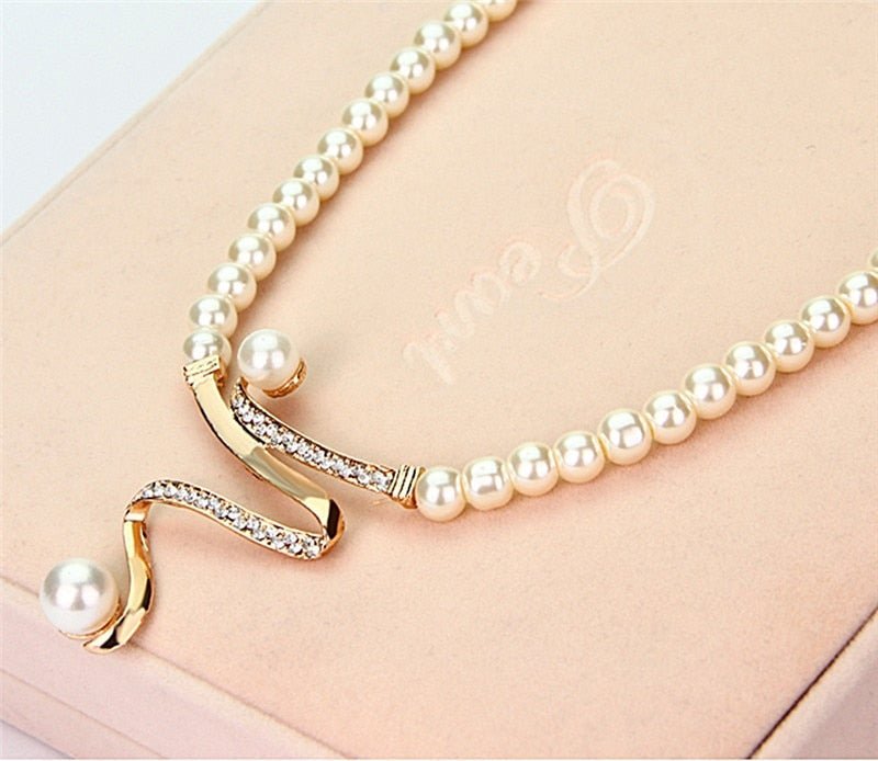 PerlaLux Conjunto Colar e Brincos de Pérolas - Elegante - | Benedita Lisboa