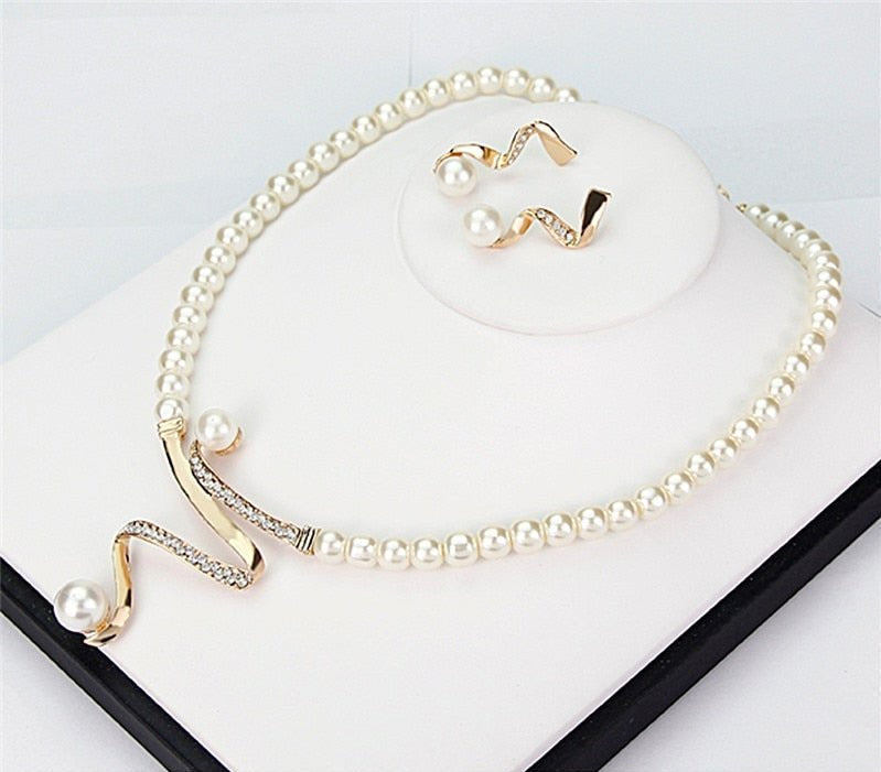 PerlaLux Conjunto Colar e Brincos de Pérolas - Elegante - | Benedita Lisboa
