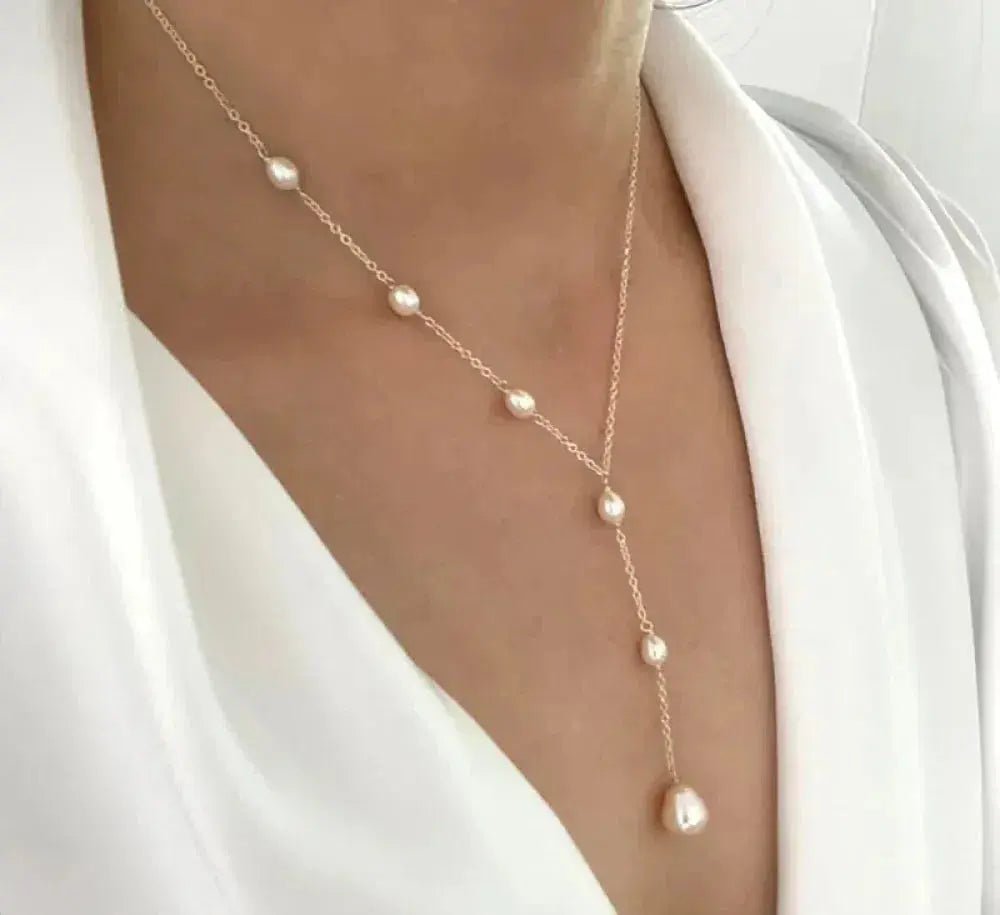 Remédios - Colar Vintage Elegante com Pingente e Pérolas - Necklace | Benedita Lisboa