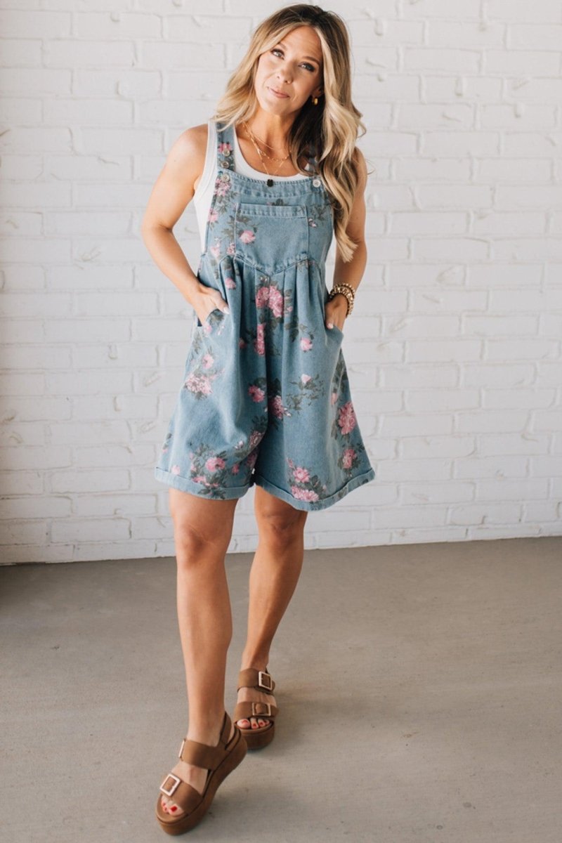 ROSA™ | MACACÃO FLORAL EM DENIM, SUPER GIRO E PRÁTICO, IDEAL PARA DIAS QUENTES - Women | Benedita Lisboa