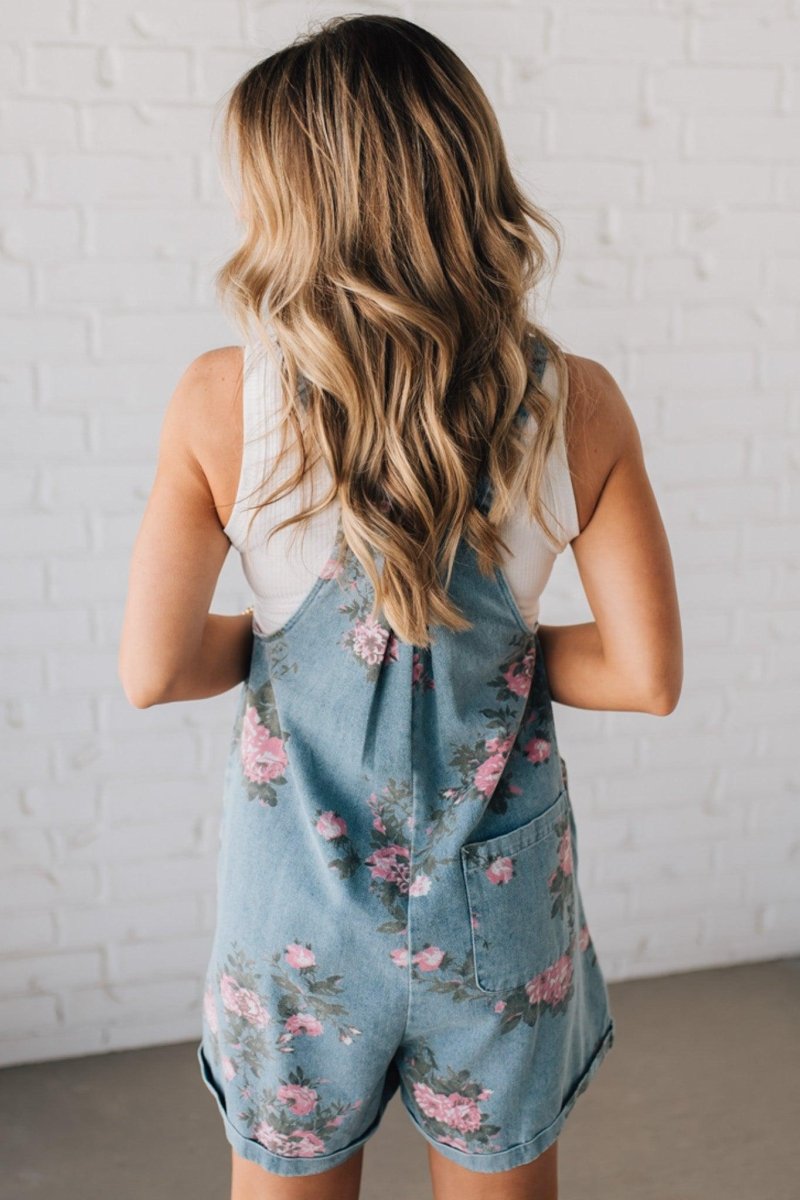 ROSA™ | MACACÃO FLORAL EM DENIM, SUPER GIRO E PRÁTICO, IDEAL PARA DIAS QUENTES - Women | Benedita Lisboa