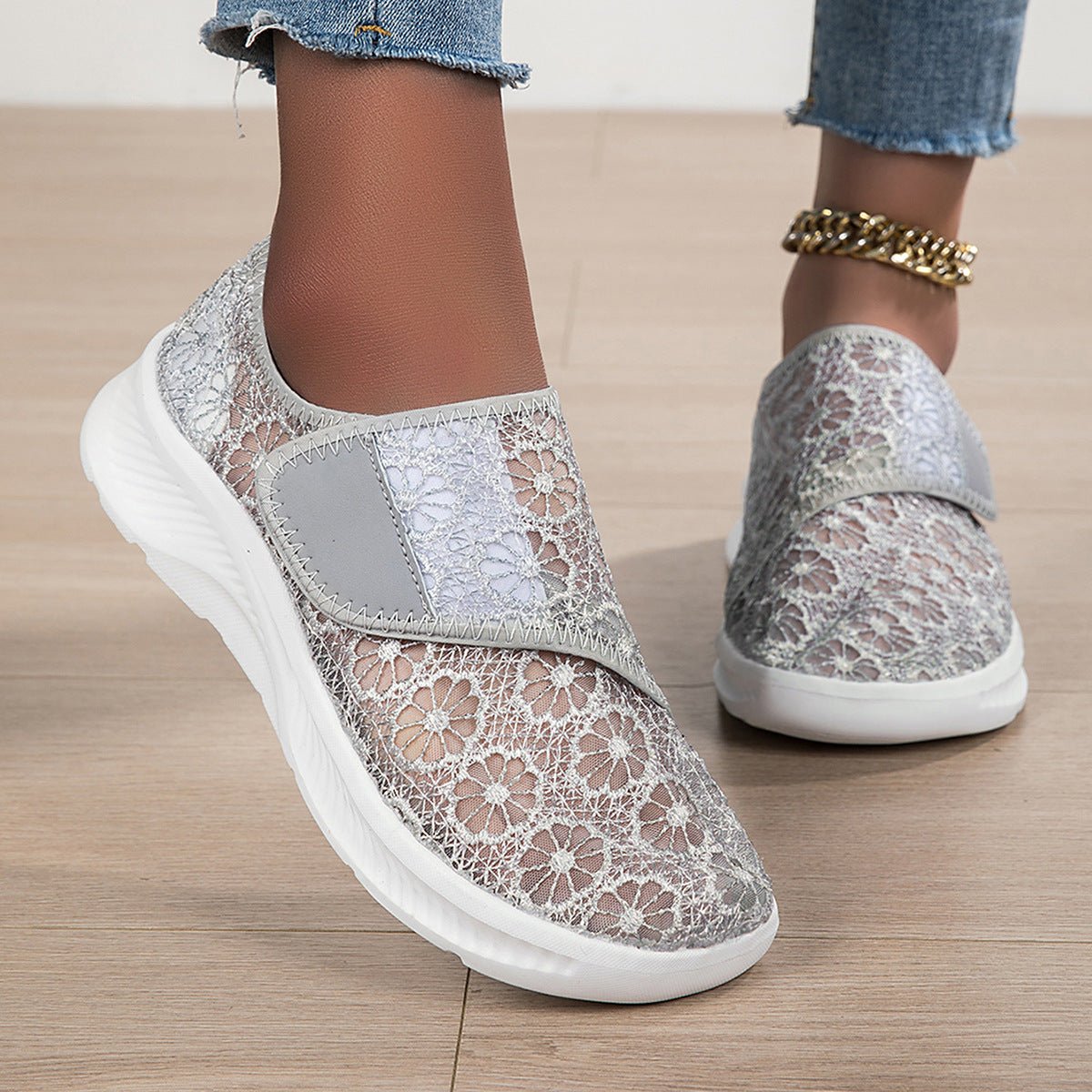 Sapatilhas Slip-On Cortadas e Respiráveis - | Benedita Lisboa