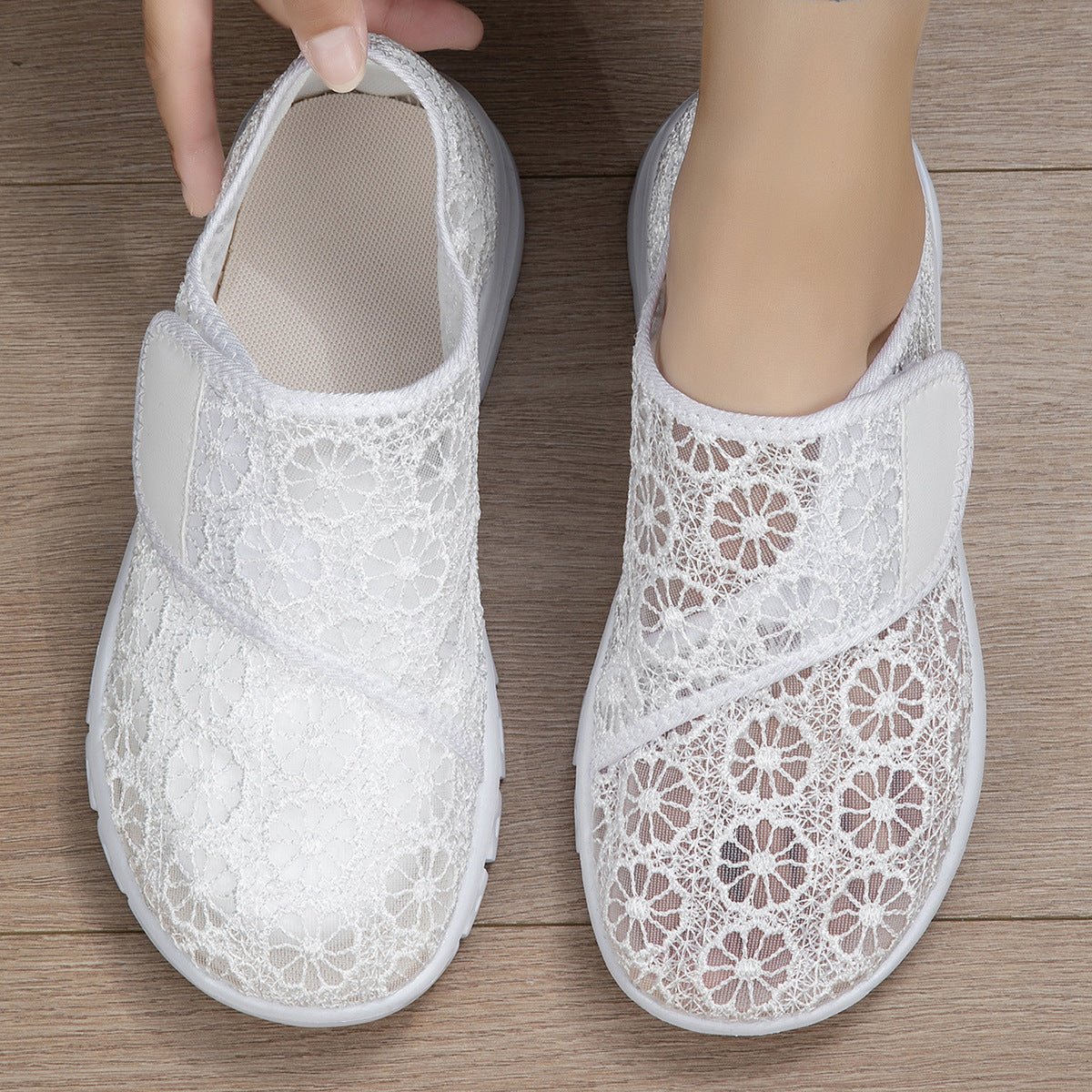 Sapatilhas Slip-On Cortadas e Respiráveis - | Benedita Lisboa
