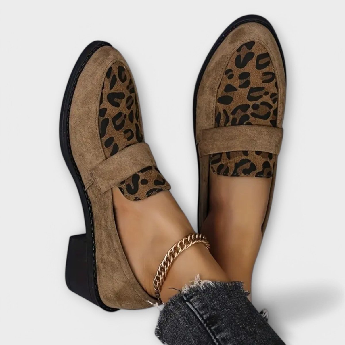Sapatos femininos elegantes com padrão de leopardo - | Benedita Lisboa