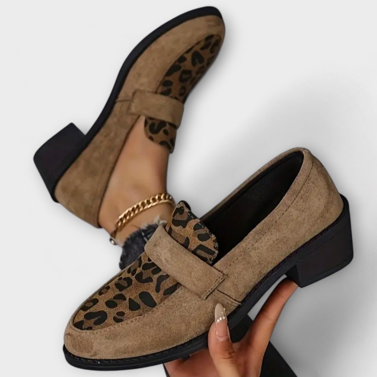 Sapatos femininos elegantes com padrão de leopardo - | Benedita Lisboa