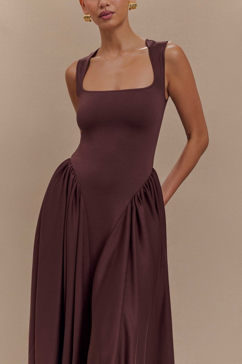 Sharon™ | Vestido midi em malha de esparguete - Castanho cacau - | Benedita Lisboa