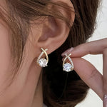 Soledad - Brincos com Cruz Dourada e Zircón - Earrings | Benedita Lisboa