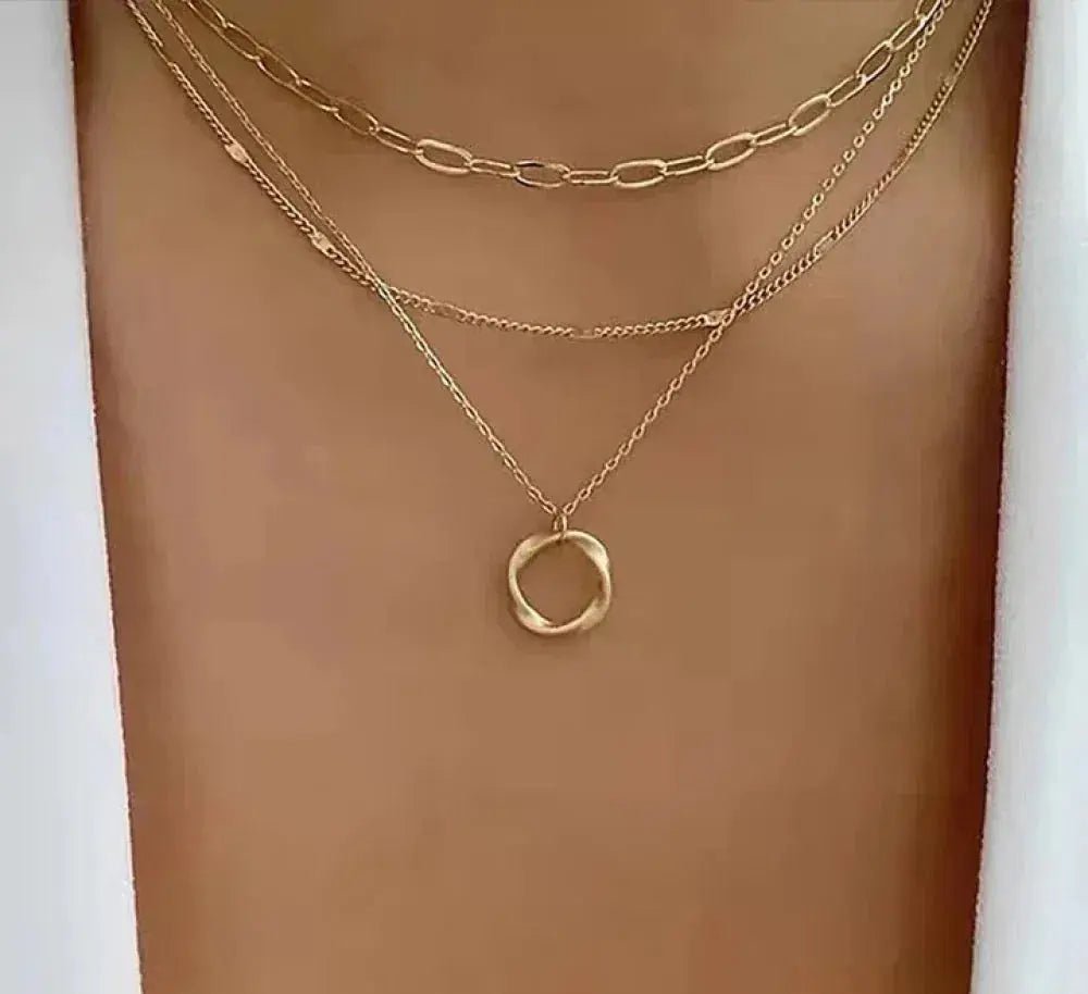 Trinidad - Colar Dourado Clássico de Camadas com Pendente - Necklace | Benedita Lisboa