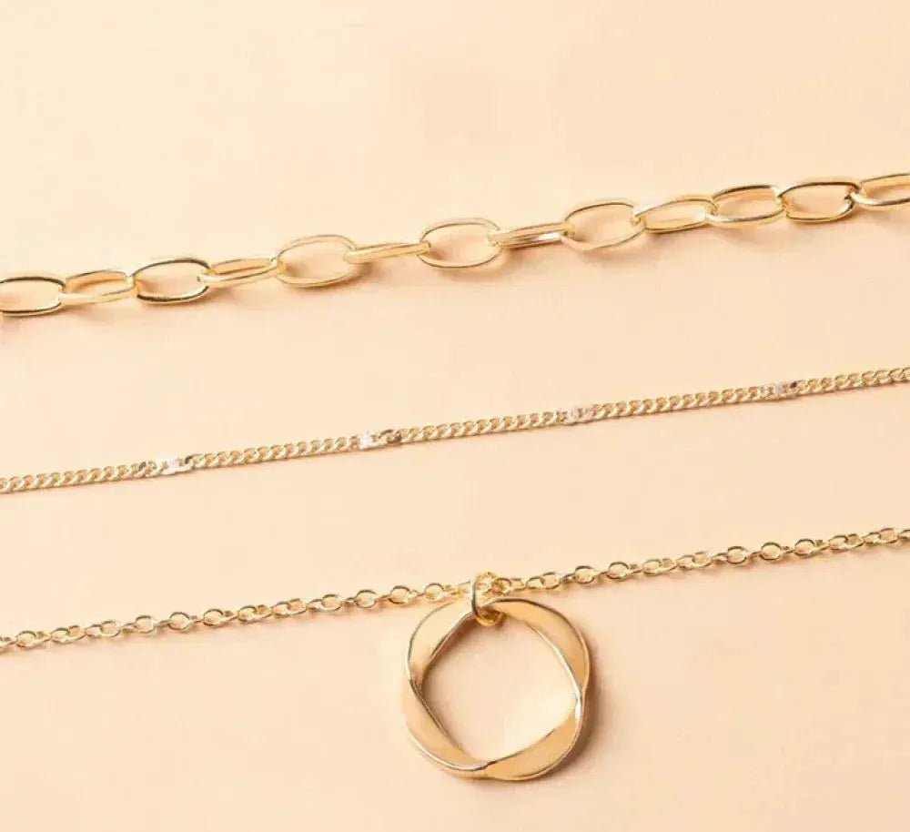 Trinidad - Colar Dourado Clássico de Camadas com Pendente - Necklace | Benedita Lisboa