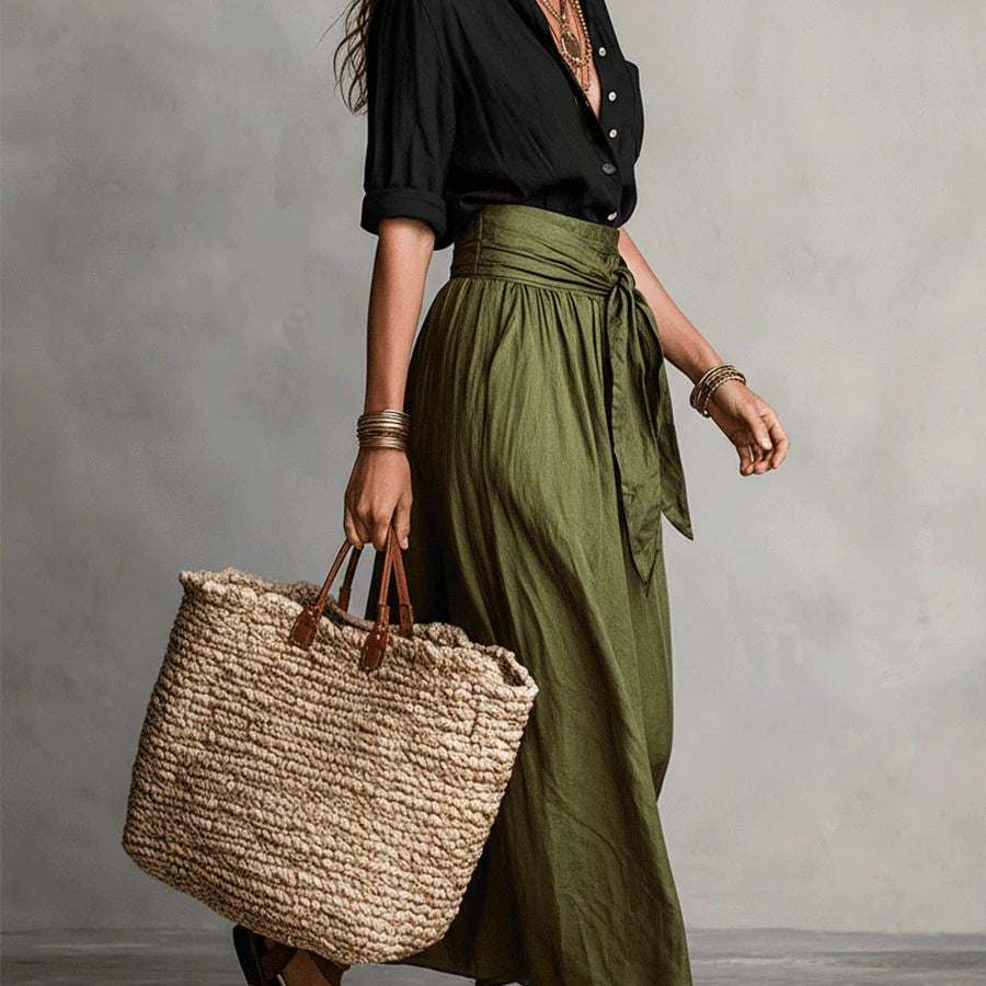 Vera™ | Conjunto de Duas Peças: T-Shirt Preta e Saia Verde Oliva, Elegante e Confortável - | Benedita Lisboa