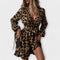 Vestido de leopardo elegante com decote em V e cinto ajustável - | Benedita Lisboa